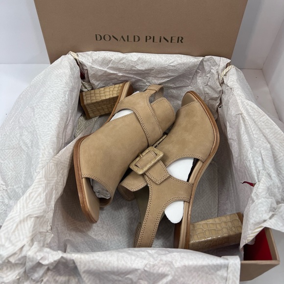 DONALD PLINER💯LADIES SAND COLOR OPEN TOE HALF BOOT. SIZE 9 MEDIUM - Picture 15 of 16